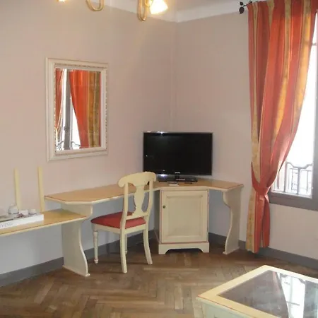 Des Lices בית הארחה